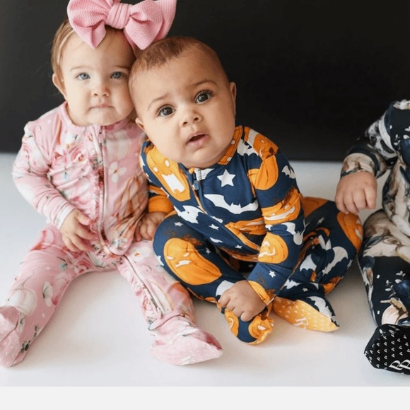 Posh Peanut Glow-in-the-Dark Blue Orange Pumpkin Zip Footed Onesie 3-6 - Picture 2 of 6